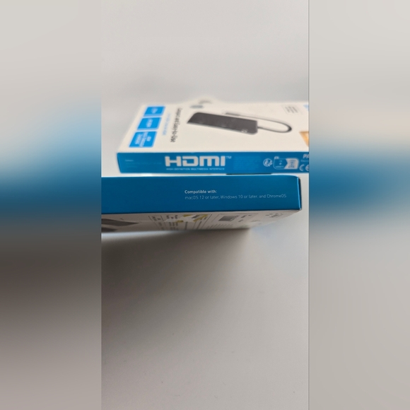 USB-C charger for laptops and Tablets - Picture 3 of 3